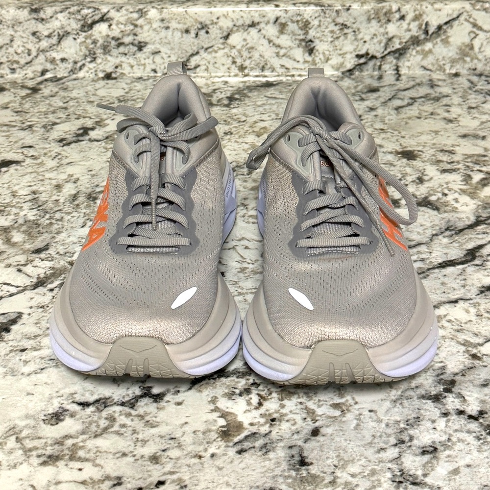 Women’s Hoka Bondi 8 size 7.5 Reg